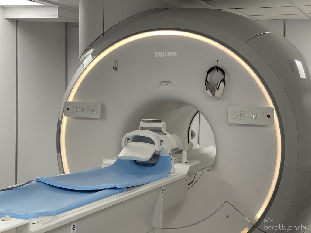 Átadták az MR készüléket17